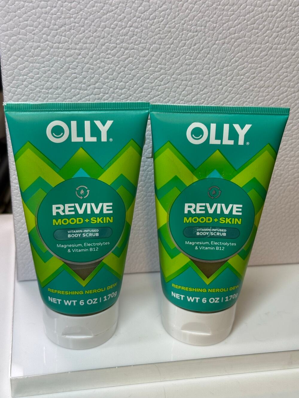 TWO - OLLY REVIVE Mood + Skin Body Scrub - 170 g each - NEW